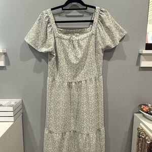 Monteau Light Gray Floral Midi Dress